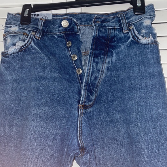 Boot cut denim jeans. Distressed. Size 00 - Picture 2 of 5